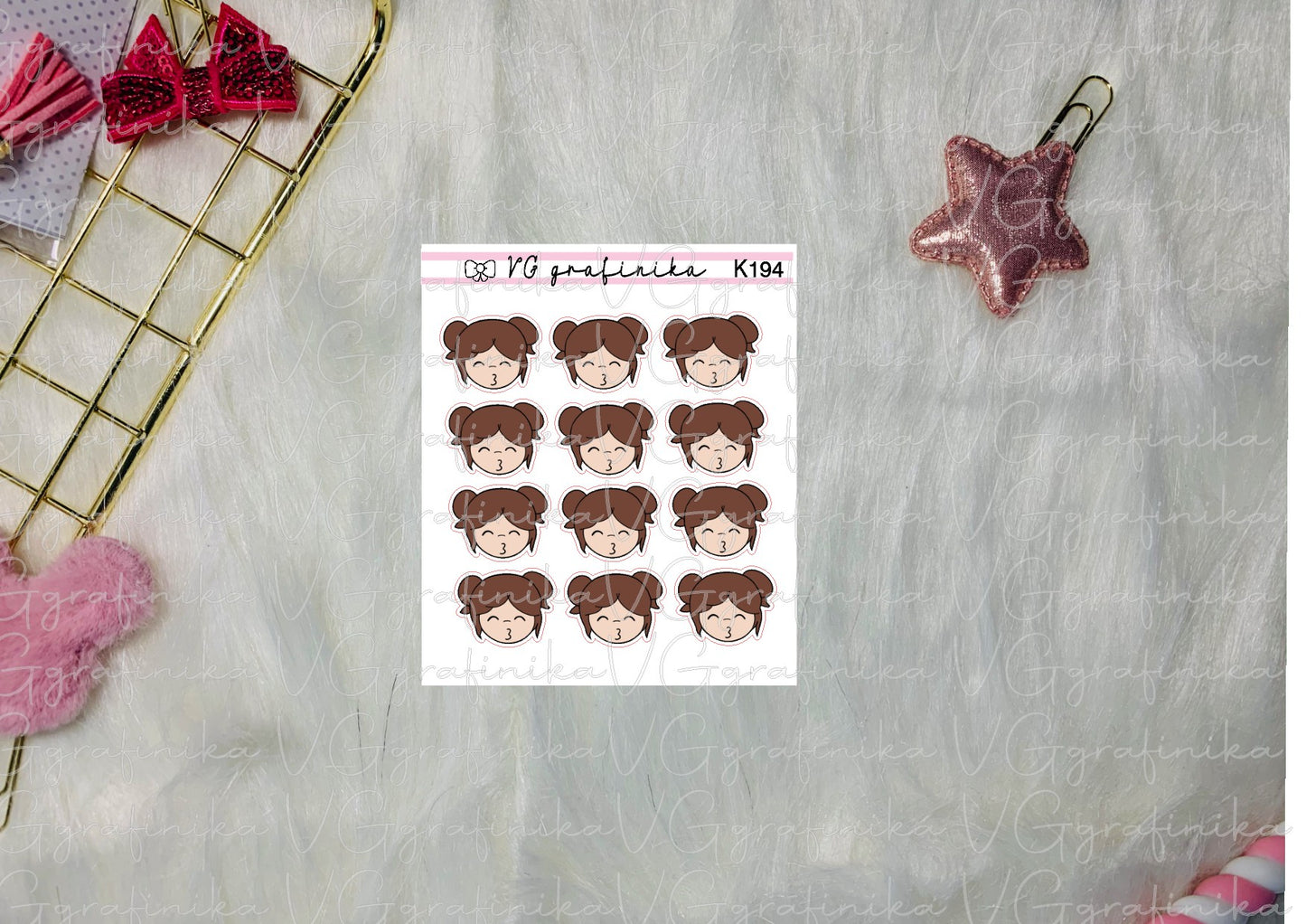 K 194 - emoji Vicky - smack